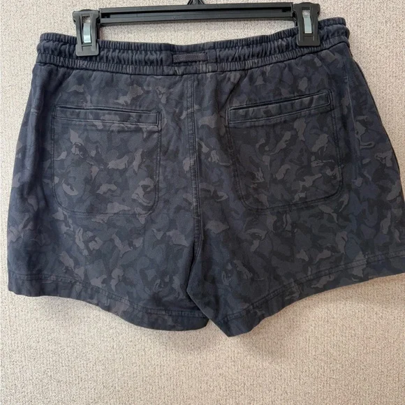 Athleta Black Camo Women's Shorts - Picture 4 of 6